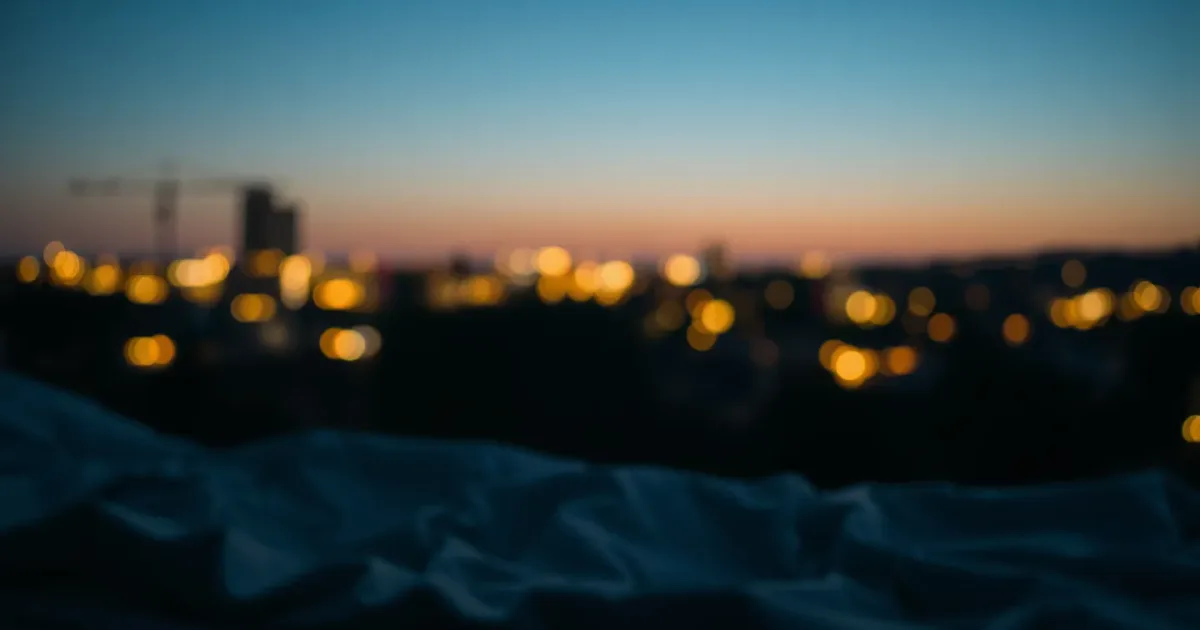 Réveil nocturne : la règle des 20 minutes qui apaise